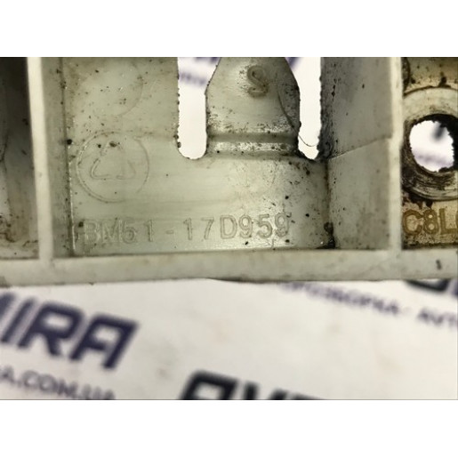 Кронштейн переднього крила лівий Ford Focus 3 BM5117D959